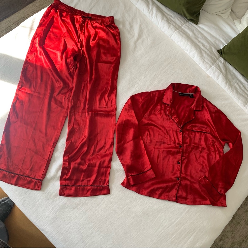 House of Harlow 1960 Scarlet Red Pajama Set with Black Piping. Sz Large